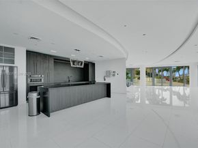 601 NE 36th St 811, Miami FL 33137