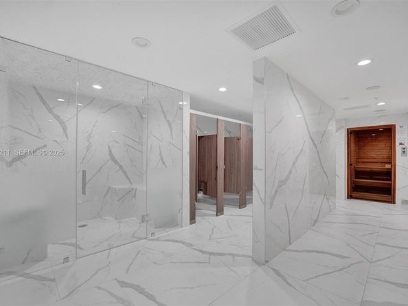 601 NE 36th St 811, Miami FL 33137