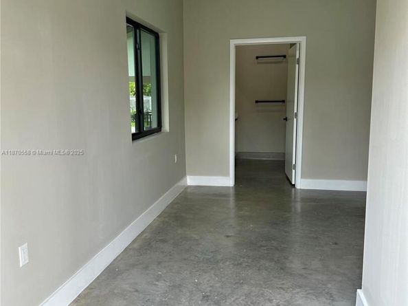 929 NW 60th St, Miami FL 33127