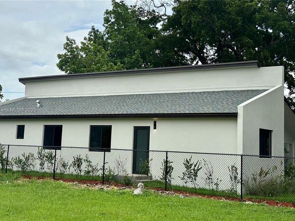 929 NW 60th St, Miami FL 33127