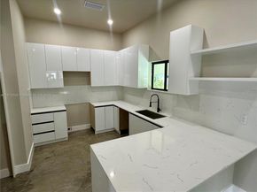 929 NW 60th St, Miami FL 33127