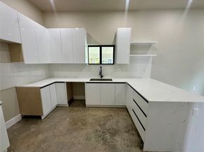929 NW 60th St, Miami FL 33127