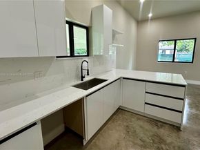 929 NW 60th St, Miami FL 33127