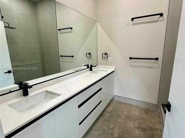 929 NW 60th St, Miami FL 33127