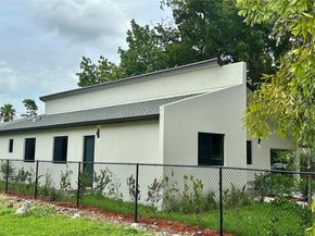 929 NW 60th St, Miami FL 33127