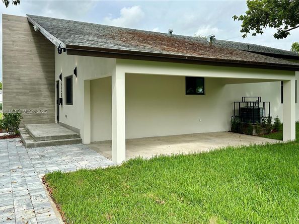 929 NW 60th St, Miami FL 33127
