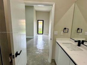 929 NW 60th St, Miami FL 33127