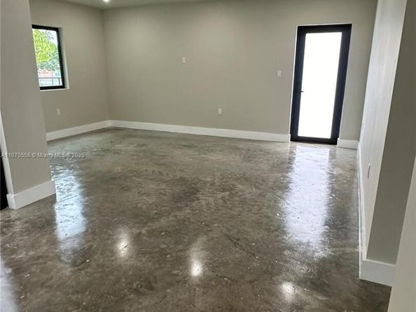 929 NW 60th St, Miami FL 33127
