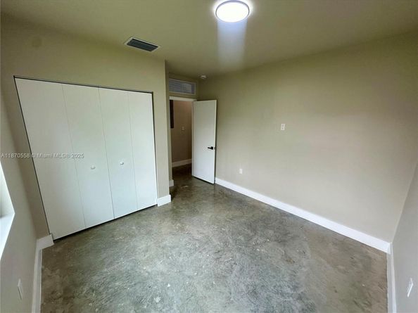929 NW 60th St, Miami FL 33127