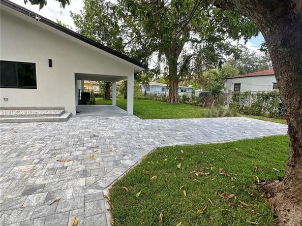 929 NW 60th St, Miami FL 33127