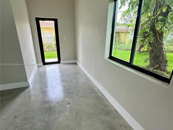 929 NW 60th St, Miami FL 33127