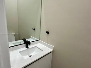 929 NW 60th St, Miami FL 33127