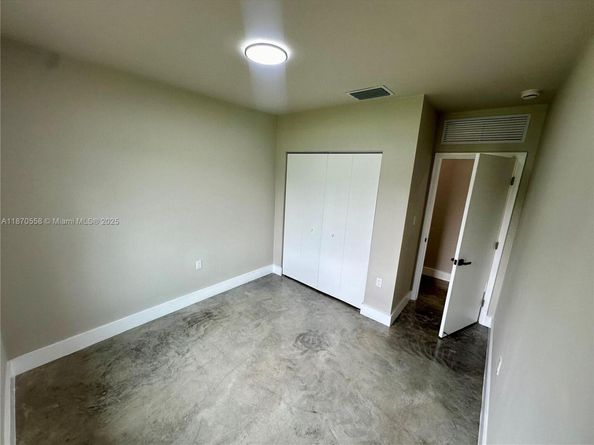 929 NW 60th St, Miami FL 33127