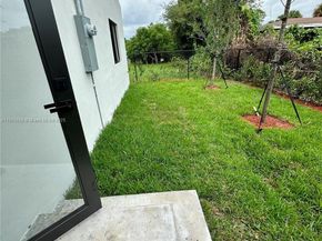 929 NW 60th St, Miami FL 33127