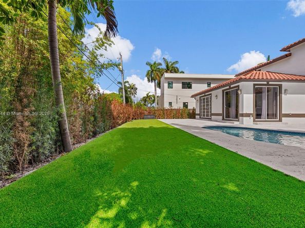 1350 Hollywood Blvd, Hollywood FL 33019