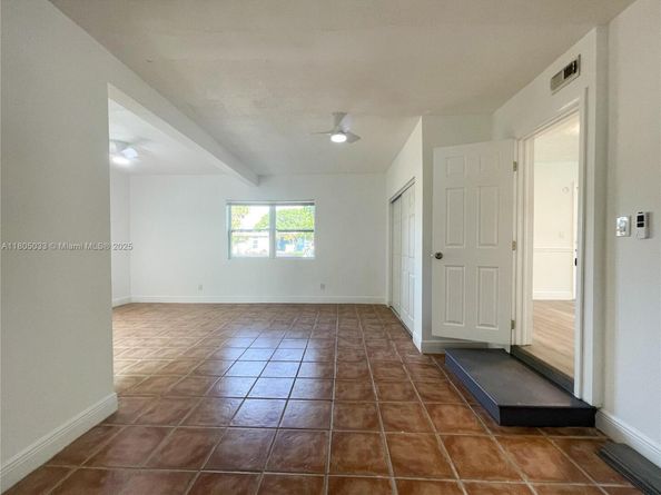 7915 NW 73rd Ave, Tamarac FL 33321