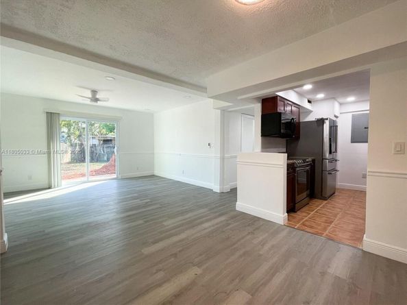 7915 NW 73rd Ave, Tamarac FL 33321