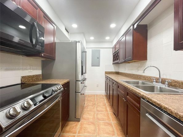 7915 NW 73rd Ave, Tamarac FL 33321