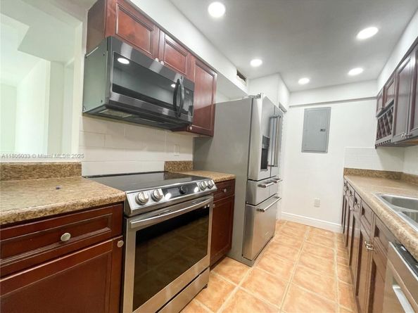 7915 NW 73rd Ave, Tamarac FL 33321