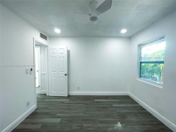 7915 NW 73rd Ave, Tamarac FL 33321
