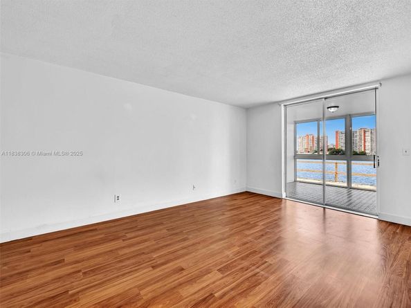 1170 NE 191st St 24, Miami FL 33179