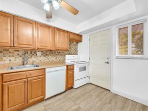 1170 NE 191st St 24, Miami FL 33179