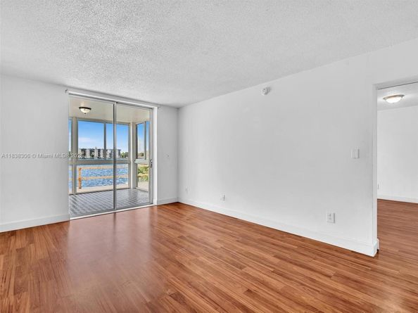 1170 NE 191st St 24, Miami FL 33179