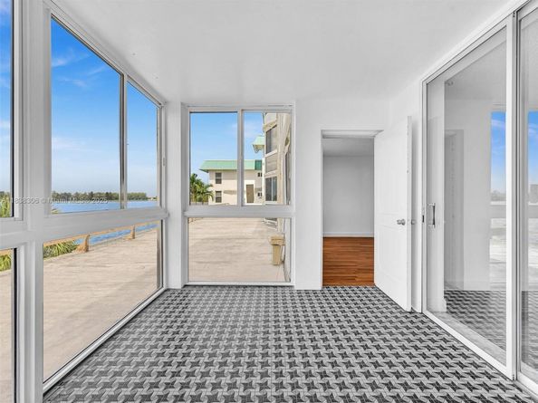 1170 NE 191st St 24, Miami FL 33179