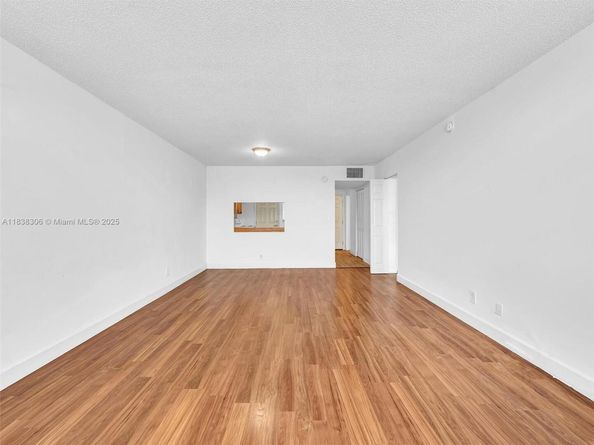 1170 NE 191st St 24, Miami FL 33179