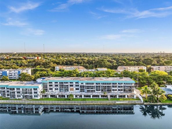 1170 NE 191st St 24, Miami FL 33179