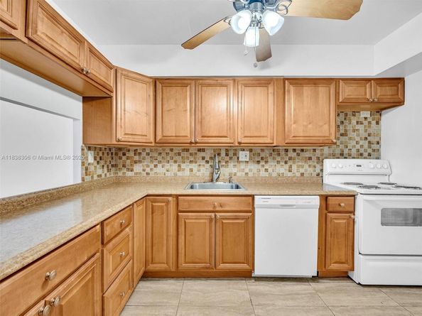 1170 NE 191st St 24, Miami FL 33179