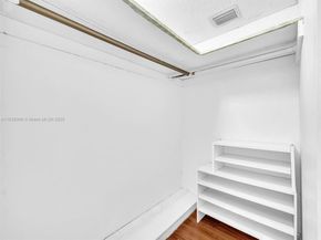 1170 NE 191st St 24, Miami FL 33179