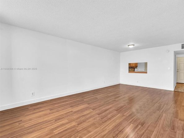 1170 NE 191st St 24, Miami FL 33179