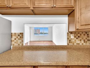 1170 NE 191st St 24, Miami FL 33179