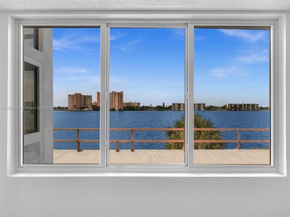 1170 NE 191st St 24, Miami FL 33179