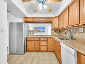 1170 NE 191st St 24, Miami FL 33179