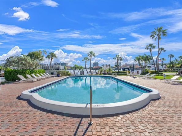 3301 Spanish Trl 207, Delray Beach FL 33483