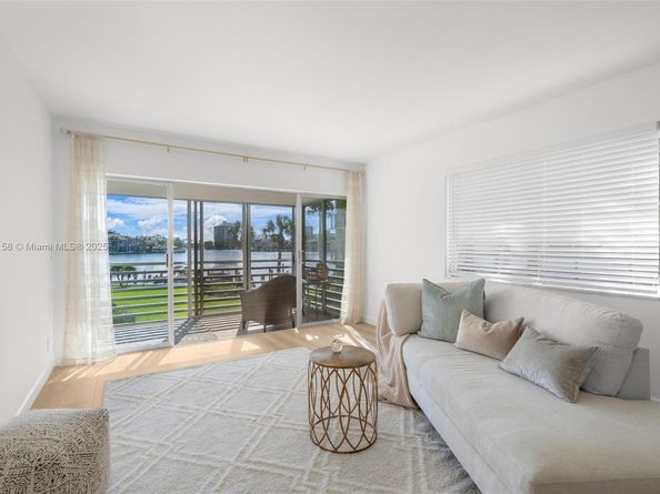 3301 Spanish Trl 207, Delray Beach FL 33483