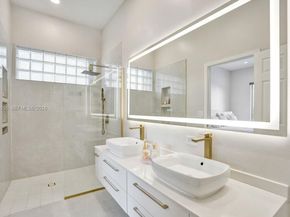 6928 NW 33rd St, Margate FL 33063