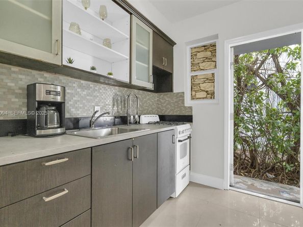 503 75th St 7504, Miami Beach FL 33141