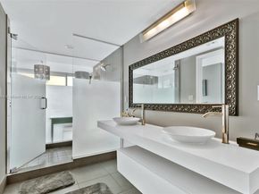 92 SW 3rd St 4510, Miami FL 33130