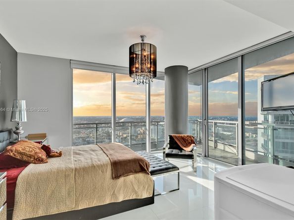 92 SW 3rd St 4510, Miami FL 33130