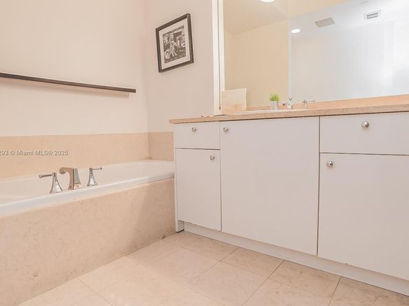 19900 E Country Club Dr TS14, Aventura FL 33180