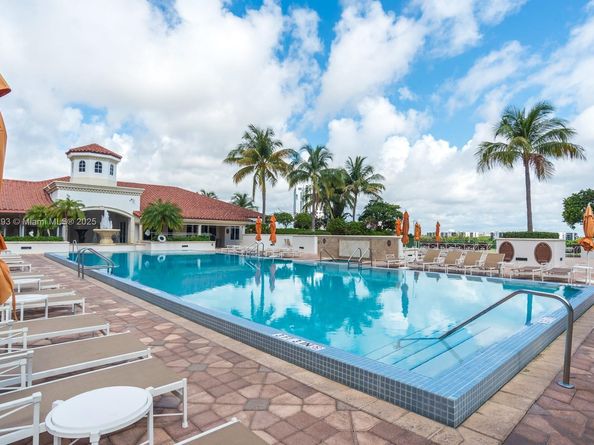 19900 E Country Club Dr TS14, Aventura FL 33180