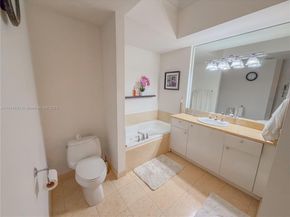 19900 E Country Club Dr TS14, Aventura FL 33180