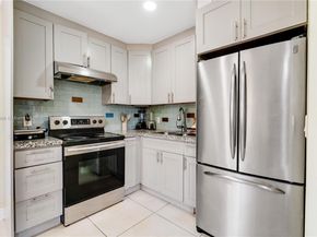 1243 NW 42nd St, Miami FL 33142