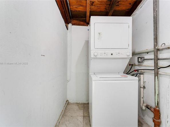 1243 NW 42nd St, Miami FL 33142