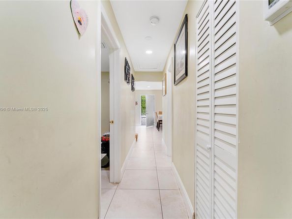 1243 NW 42nd St, Miami FL 33142