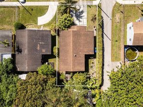 1243 NW 42nd St, Miami FL 33142