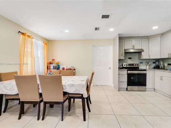 1243 NW 42nd St, Miami FL 33142